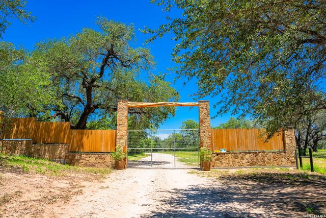 3355 Jim Brite Rd, Pleasanton, TX 78064