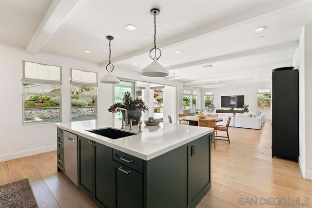 2984 Hayloft Pl, Escondido, CA 92029