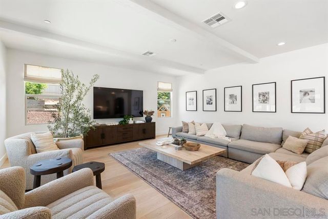 2984 Hayloft Pl, Escondido, CA 92029