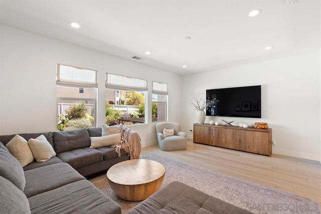 2984 Hayloft Pl, Escondido, CA 92029