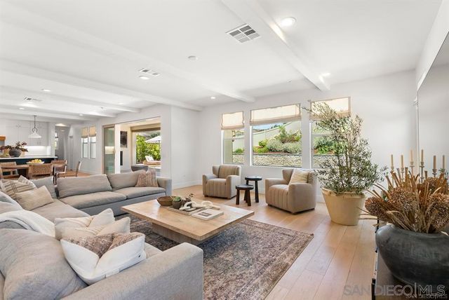 2984 Hayloft Pl, Escondido, CA 92029