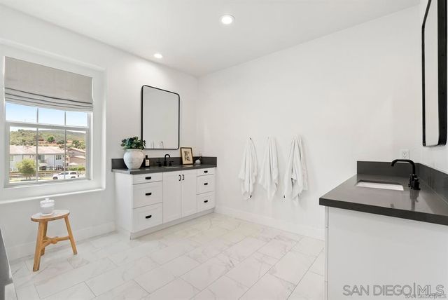 2984 Hayloft Pl, Escondido, CA 92029