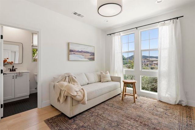 2984 Hayloft Pl, Escondido, CA 92029