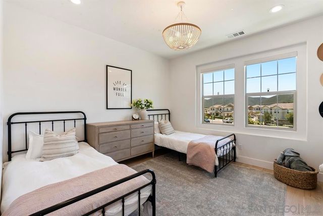 2984 Hayloft Pl, Escondido, CA 92029