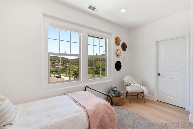 2984 Hayloft Pl, Escondido, CA 92029