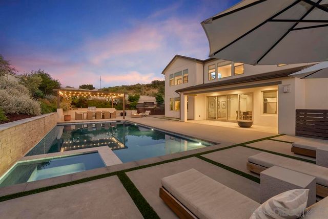 2984 Hayloft Pl, Escondido, CA 92029