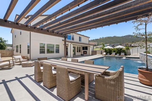 2984 Hayloft Pl, Escondido, CA 92029