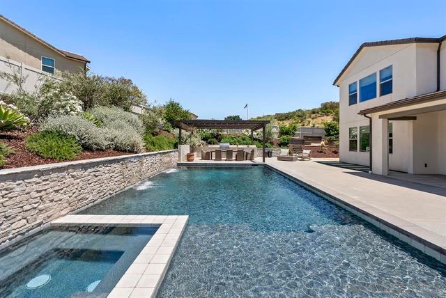 2984 Hayloft Pl, Escondido, CA 92029