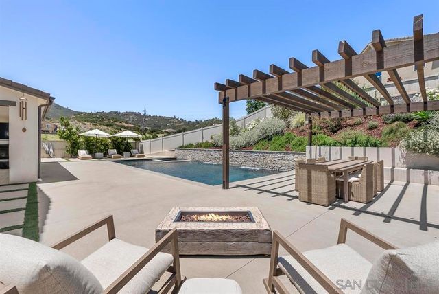 2984 Hayloft Pl, Escondido, CA 92029