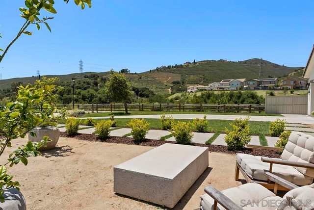 2984 Hayloft Pl, Escondido, CA 92029