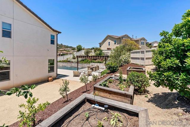 2984 Hayloft Pl, Escondido, CA 92029