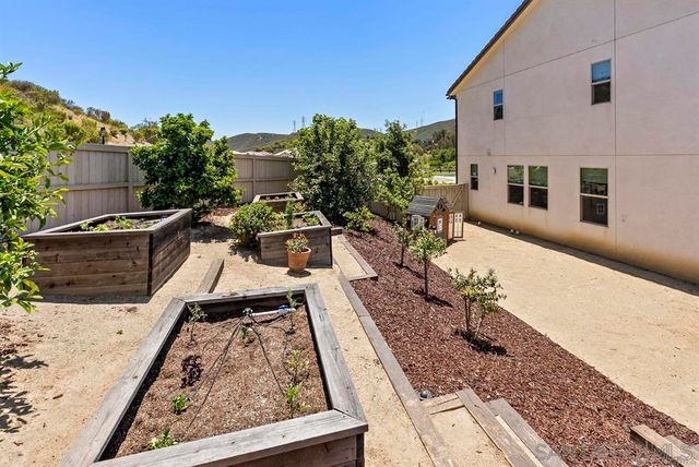 2984 Hayloft Pl, Escondido, CA 92029