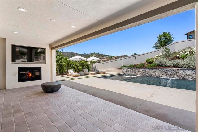 2984 Hayloft Pl, Escondido, CA 92029