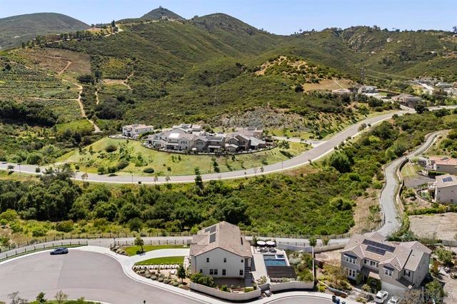 2984 Hayloft Pl, Escondido, CA 92029