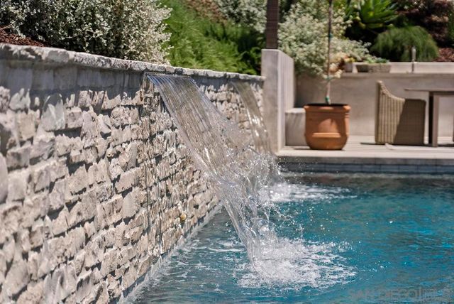 2984 Hayloft Pl, Escondido, CA 92029