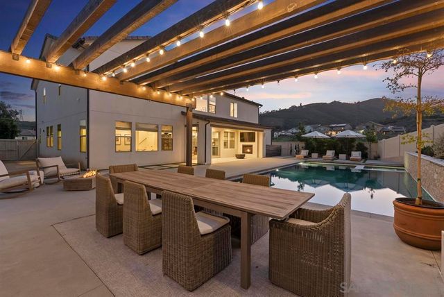 2984 Hayloft Pl, Escondido, CA 92029