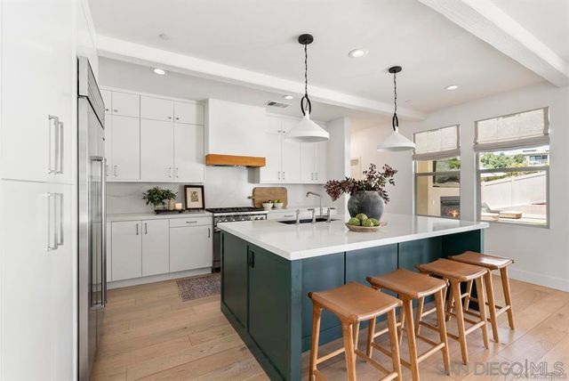 2984 Hayloft Pl, Escondido, CA 92029