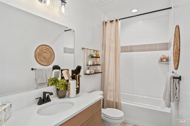 6091 W Parachute Dr, Meridian, ID 83646