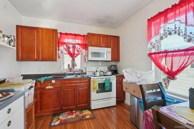 39 N 10th Avenue, Mount Vernon, NY 10550