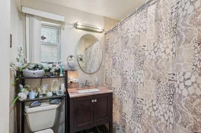 39 N 10th Avenue, Mount Vernon, NY 10550