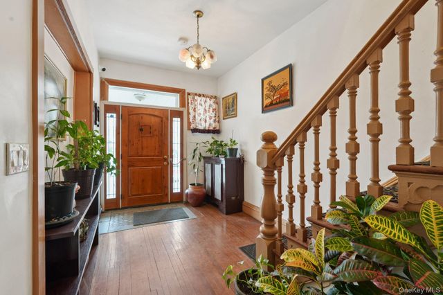 39 N 10th Avenue, Mount Vernon, NY 10550