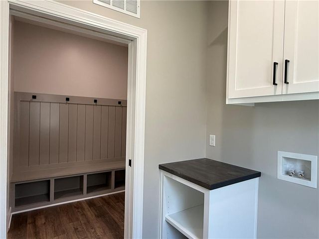 31421 W 85th Terrace, De Soto, KS 66018