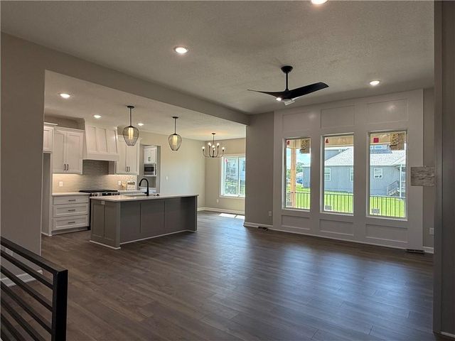 31421 W 85th Terrace, De Soto, KS 66018