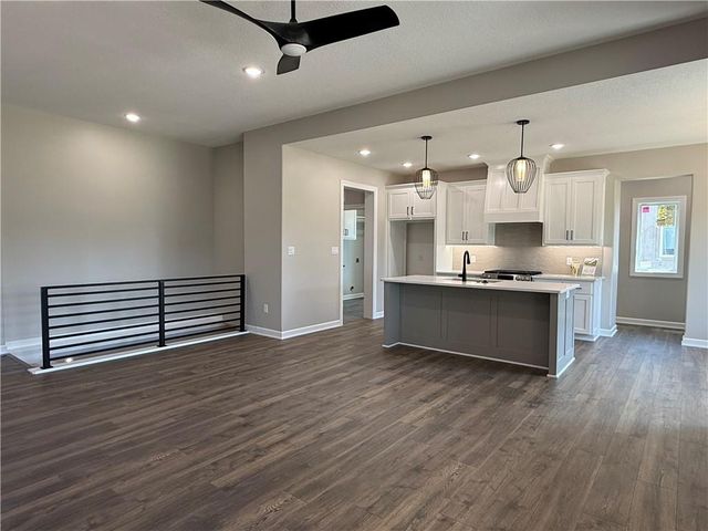 31421 W 85th Terrace, De Soto, KS 66018