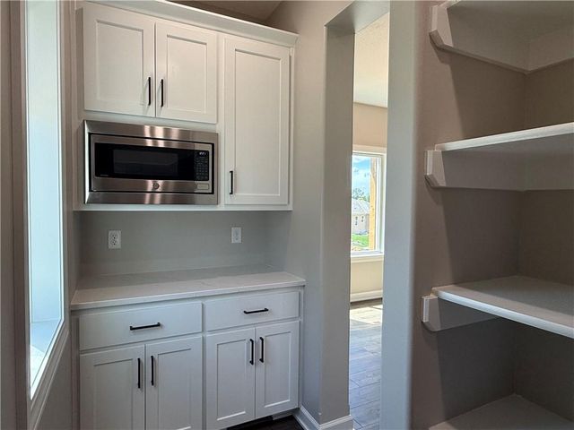 31421 W 85th Terrace, De Soto, KS 66018