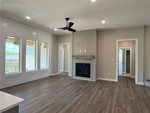 31421 W 85th Terrace, De Soto, KS 66018