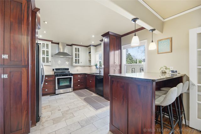 2117 S Delaware Court, Tulsa, OK 74114