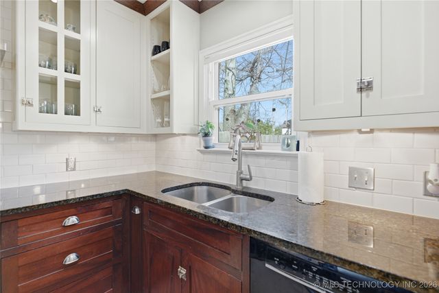 2117 S Delaware Court, Tulsa, OK 74114