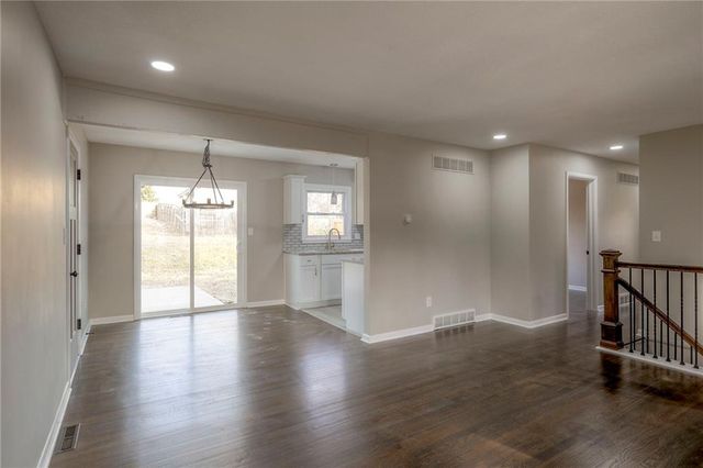 3303 N Mccoy Street, Independence, MO 64050