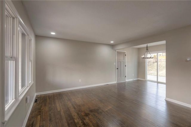 3303 N Mccoy Street, Independence, MO 64050