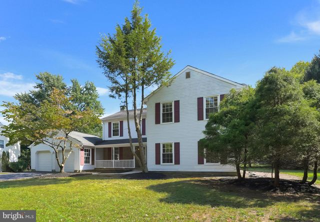 4 CEDAR CT, West Windsor, NJ 08550