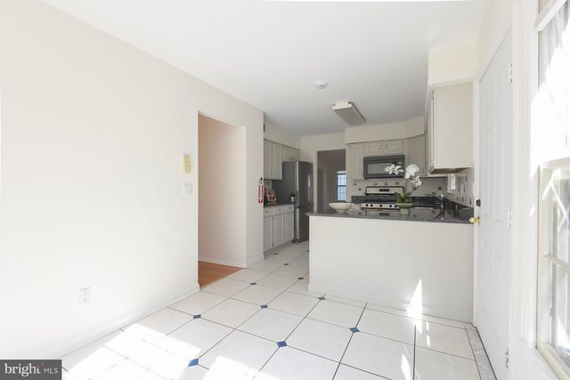 4 CEDAR CT, West Windsor, NJ 08550