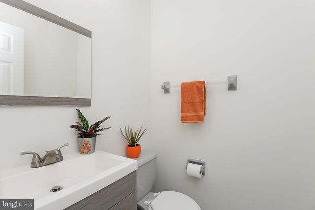 4 CEDAR CT, West Windsor, NJ 08550