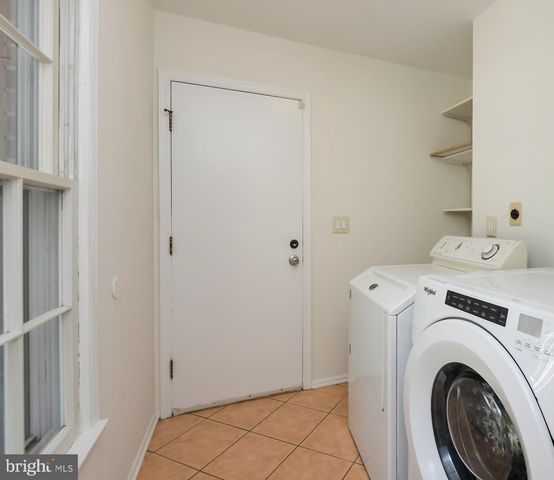 4 CEDAR CT, West Windsor, NJ 08550