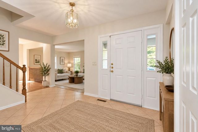 4 CEDAR CT, West Windsor, NJ 08550