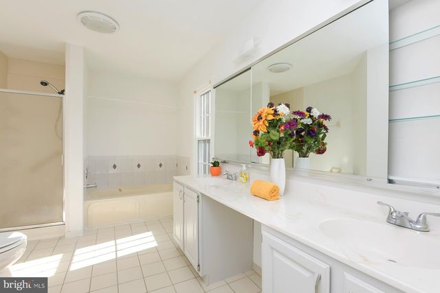4 CEDAR CT, West Windsor, NJ 08550