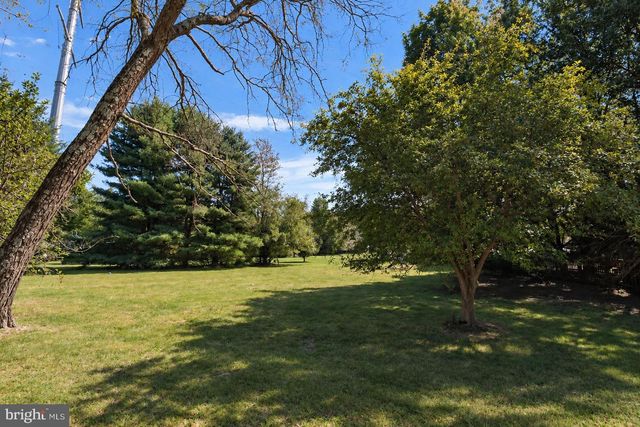 4 CEDAR CT, West Windsor, NJ 08550