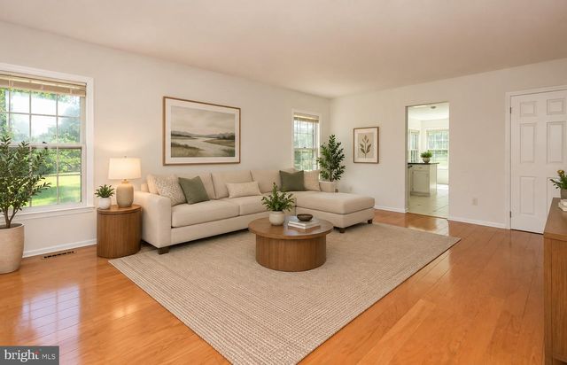 4 CEDAR CT, West Windsor, NJ 08550