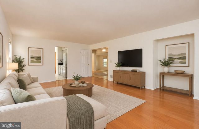 4 CEDAR CT, West Windsor, NJ 08550