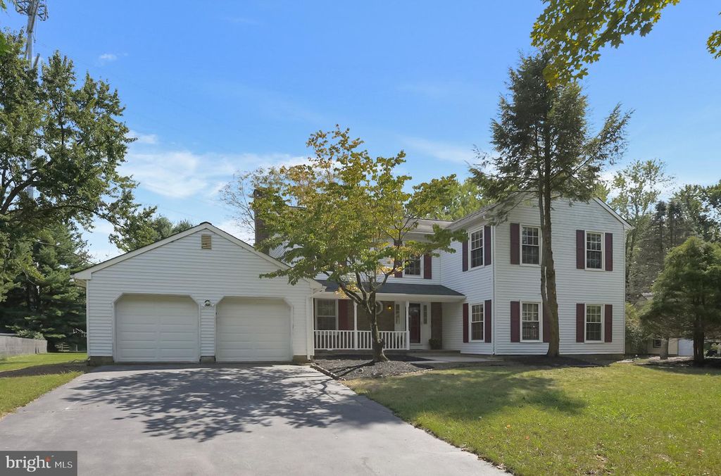4 CEDAR CT, West Windsor, NJ 08550