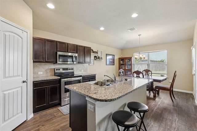 109 San Bernard TRL, Hutto, TX 78634