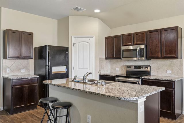 109 San Bernard TRL, Hutto, TX 78634