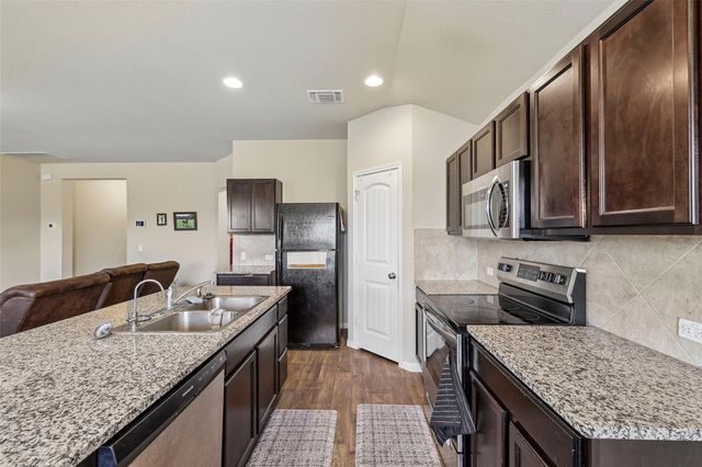 109 San Bernard TRL, Hutto, TX 78634