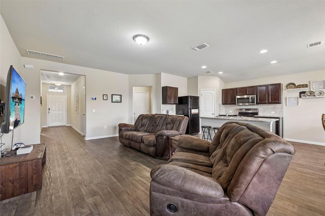 109 San Bernard TRL, Hutto, TX 78634
