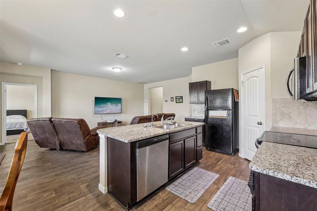109 San Bernard TRL, Hutto, TX 78634