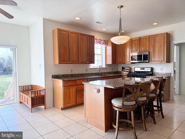 21 MEADOW LN, Pottstown, PA 19465